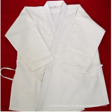 Weiße Karate Uniform